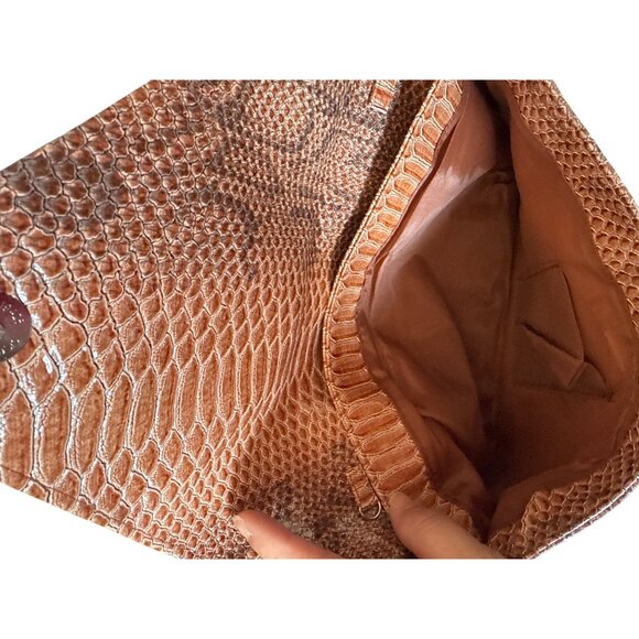 Vintage-Style Brown Faux Snakeskin Envelope Clutch Purse With Magnetic Closure - Picture 6 of 7